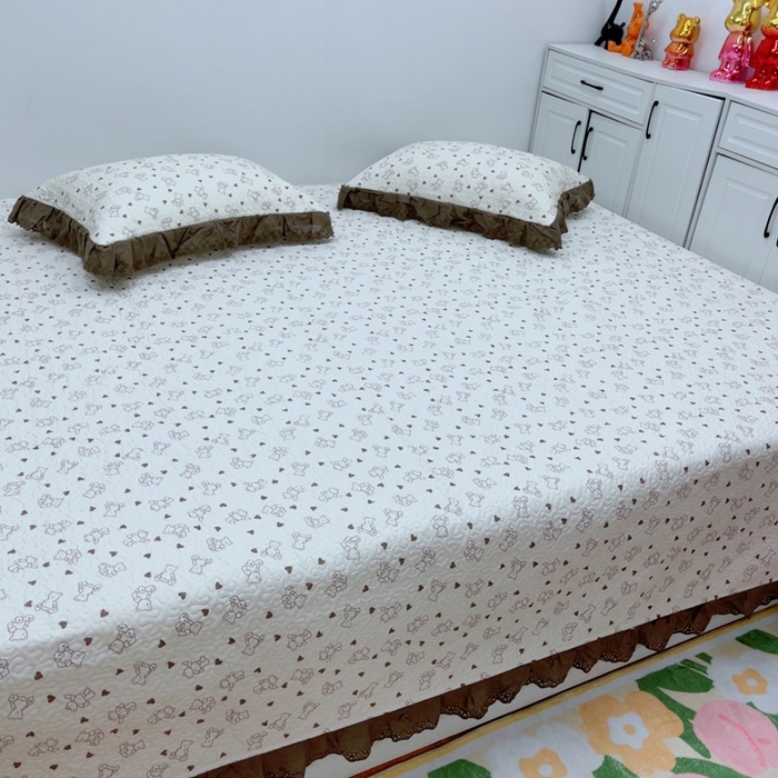 91家纺网 家纺一手货源 找家纺 暖居 2025新款纯棉绗缝夹棉榻榻米支持定制防滑全棉印花小碎花农村大炕盖三件套系列 贝贝熊