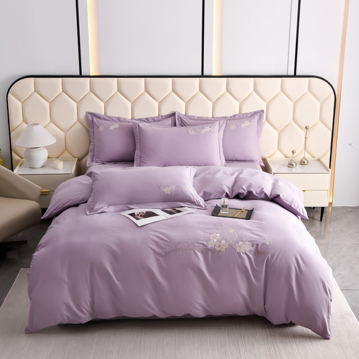 91家纺网 家纺一手货源 找家纺 江南春家纺 【柔-轻密】2025秋冬133x76高精密刺绣100%全棉四件套 【柔-轻密】春漫-冷雾紫