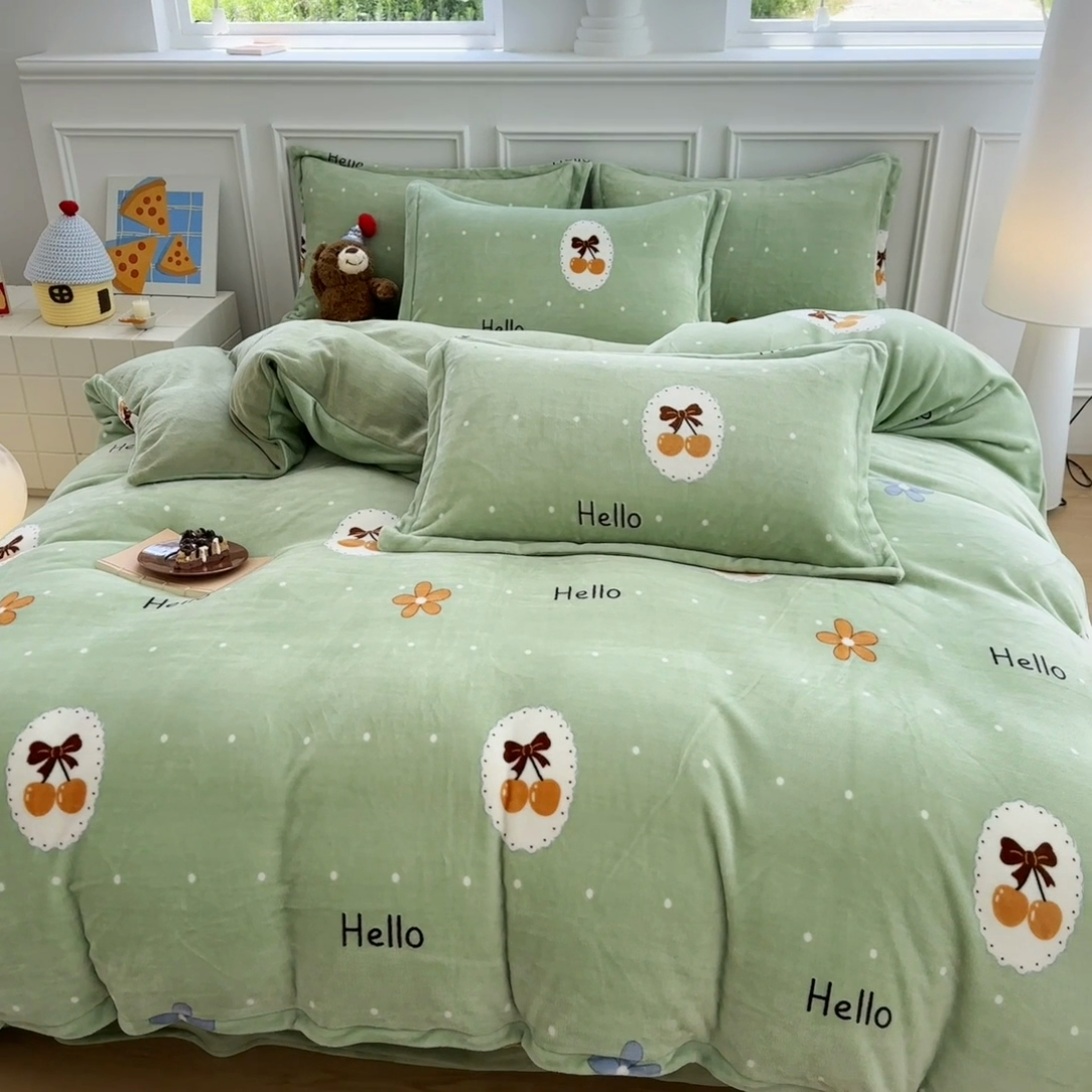 91家纺网 家纺一手货源 找家纺 家贝爱 2025新款A类牛奶绒印花四件套 波点樱桃