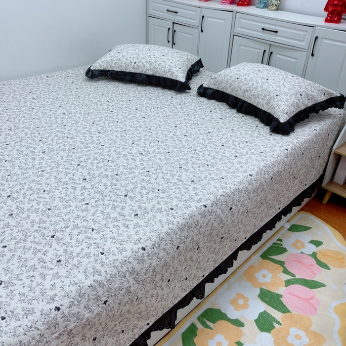 91家纺网 家纺一手货源 找家纺 暖居 2025新款纯棉绗缝夹棉榻榻米支持定制防滑全棉印花小碎花农村大炕盖三件套系列 南法假日