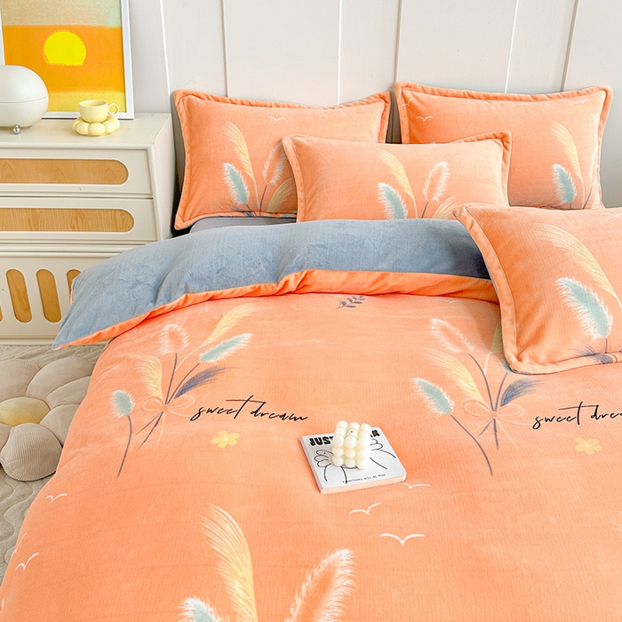 91家纺网 家纺一手货源 找家纺 家贝爱 2025新款A类牛奶绒印花四件套 情人草-桔