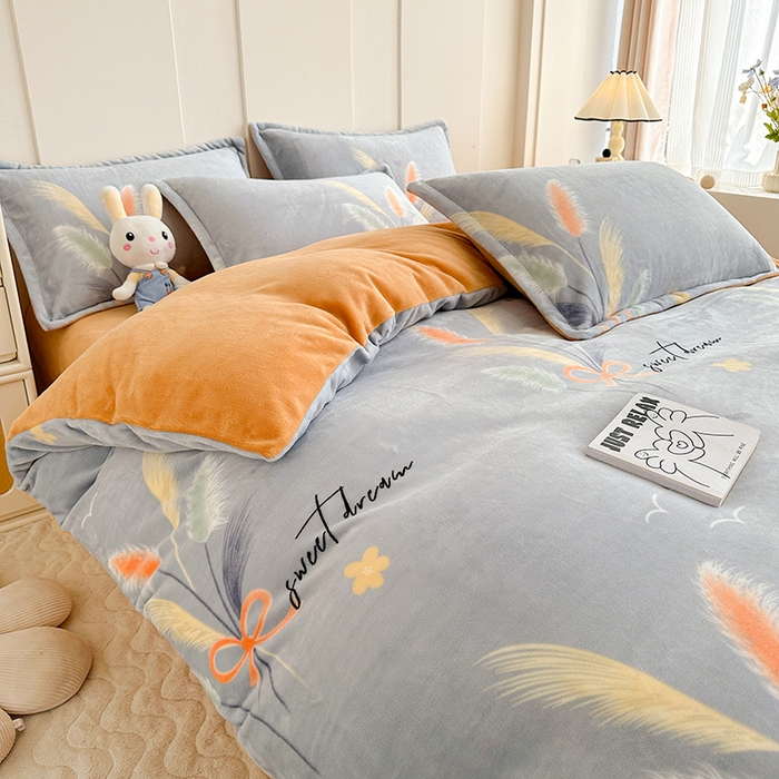 91家纺网 家纺一手货源 找家纺 家贝爱 2025新款A类牛奶绒印花四件套 情人草-灰