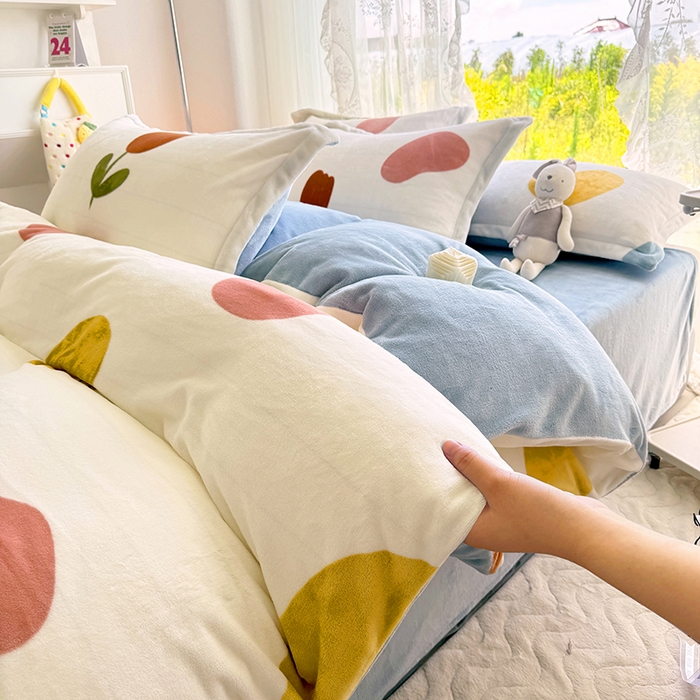 91家纺网 家纺一手货源 找家纺 家贝爱 2025新款A类牛奶绒印花四件套 满城春色