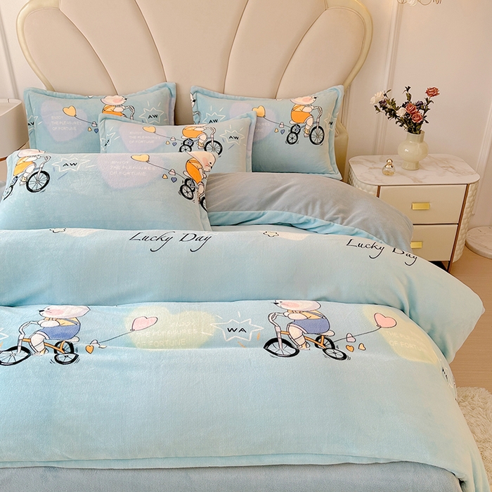 91家纺网 家纺一手货源 找家纺 家贝爱 2025新款A类牛奶绒印花四件套 哈喽小兔蓝