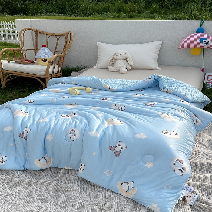 91家纺网 家纺一手货源 找家纺 小芽家居 2025新款儿童豆豆被被子被芯 熊猫乐园-蓝