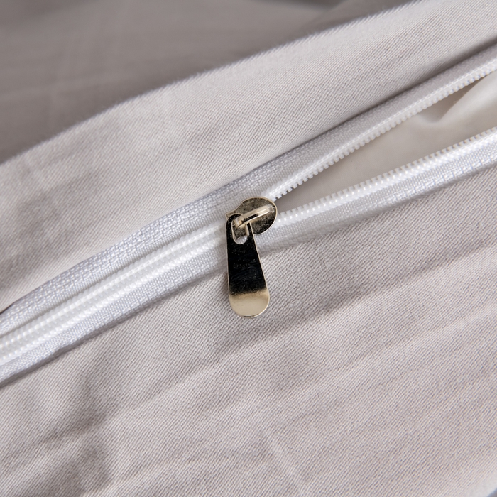 91家纺网 家纺一手货源 找家纺 江南春家纺 【柔-轻密】2025秋冬133x76高精密刺绣100%全棉四件套 【柔-轻密】春漫-陨石灰