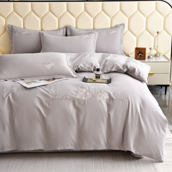 91家纺网 家纺一手货源 找家纺 江南春家纺 【柔-轻密】2025秋冬133x76高精密刺绣100%全棉四件套 【柔-轻密】春漫-陨石灰