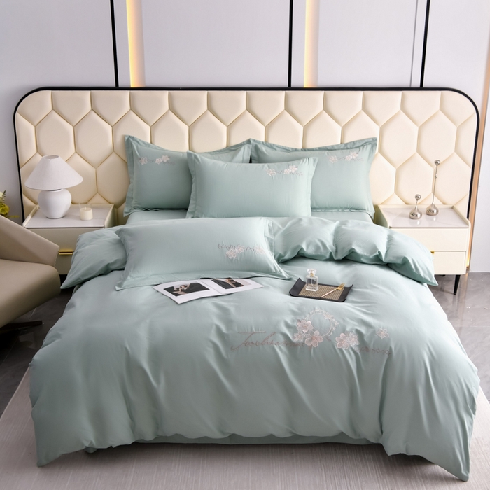 91家纺网 家纺一手货源 找家纺 江南春家纺 【柔-轻密】2025秋冬133x76高精密刺绣100%全棉四件套 【柔-轻密】春漫-苹果绿