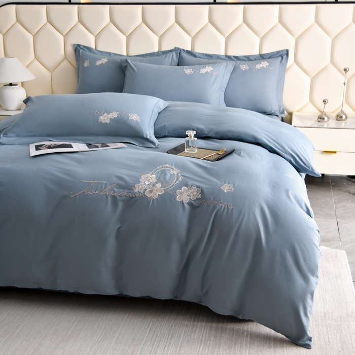 91家纺网 家纺一手货源 找家纺 江南春家纺 【柔-轻密】2025秋冬133x76高精密刺绣100%全棉四件套 【柔-轻密】春漫-晴山蓝