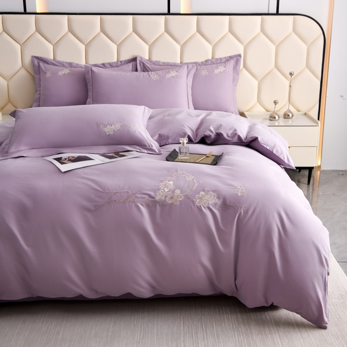 91家纺网 家纺一手货源 找家纺 江南春家纺 【柔-轻密】2025秋冬133x76高精密刺绣100%全棉四件套 【柔-轻密】春漫-冷雾紫