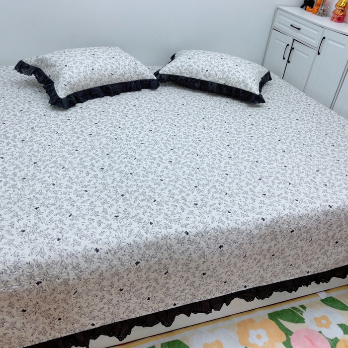 91家纺网 家纺一手货源 找家纺 暖居 2025新款纯棉绗缝夹棉榻榻米支持定制防滑全棉印花小碎花农村大炕盖三件套系列 南法假日