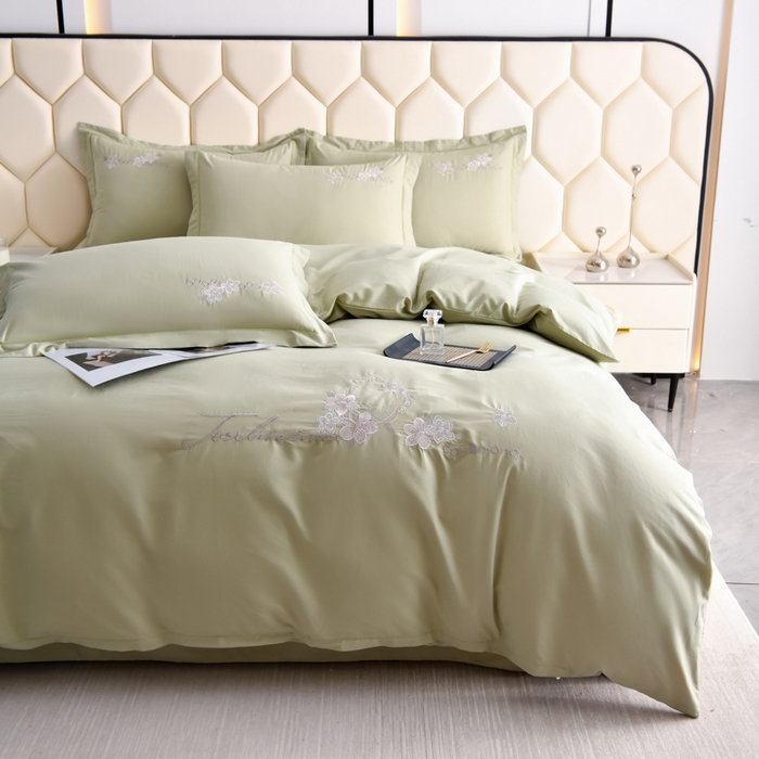 91家纺网 家纺一手货源 找家纺 江南春家纺 【柔-轻密】2025秋冬133x76高精密刺绣100%全棉四件套 【柔-轻密】春漫-梅子青