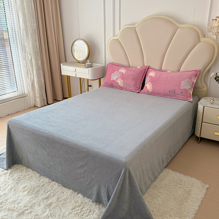 91家纺网 家纺一手货源 找家纺 家贝爱 2025新款A类牛奶绒印花四件套 叶叶丝语豆沙