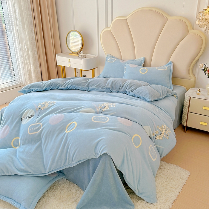 91家纺网 家纺一手货源 找家纺 家贝爱 2025新款A类牛奶绒印花四件套 浪漫国度