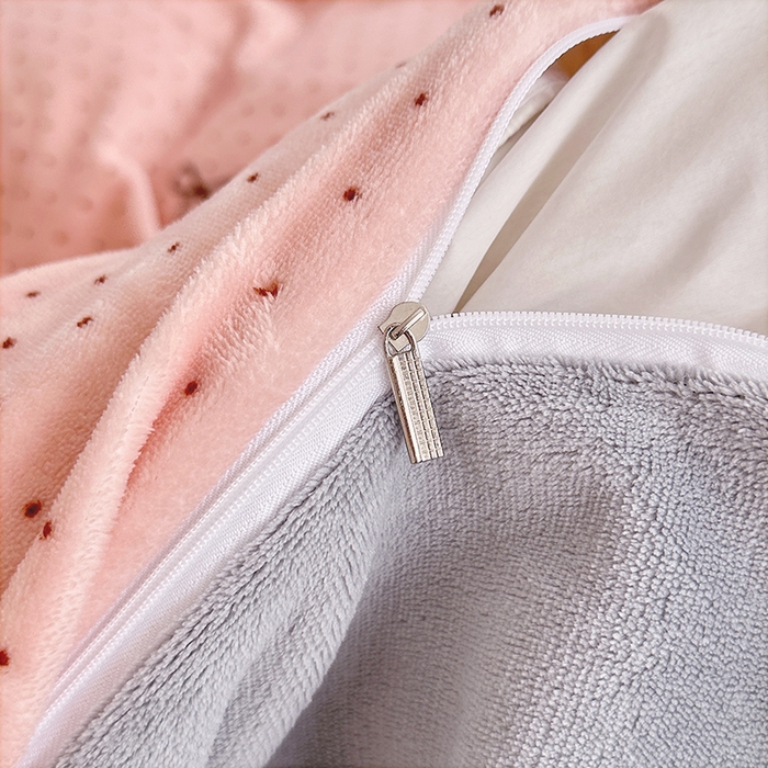 91家纺网 家纺一手货源 找家纺 家贝爱 2025新款A类牛奶绒印花四件套 波点蝴蝶结