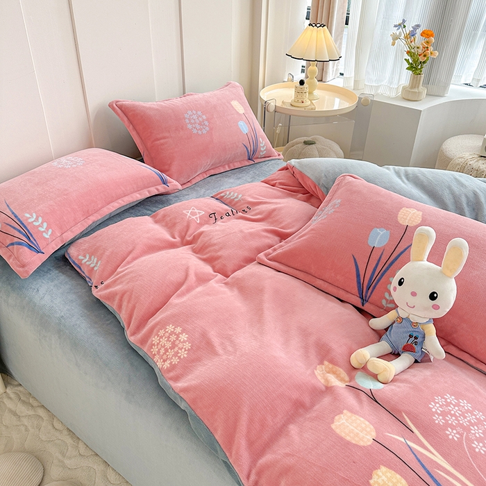 91家纺网 家纺一手货源 找家纺 家贝爱 2025新款A类牛奶绒印花四件套 花开浪漫