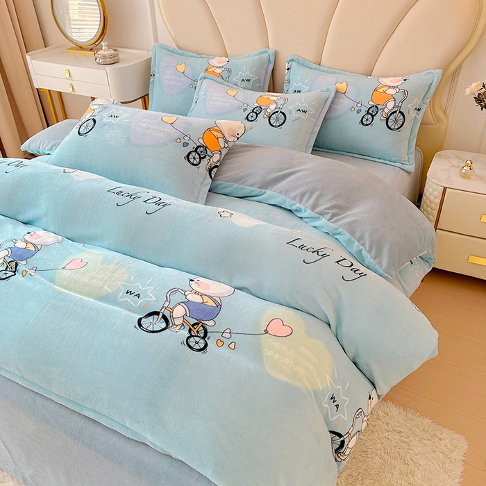 91家纺网 家纺一手货源 找家纺 家贝爱 2025新款A类牛奶绒印花四件套 哈喽小兔蓝