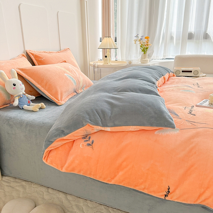 91家纺网 家纺一手货源 找家纺 家贝爱 2025新款A类牛奶绒印花四件套 情人草-桔