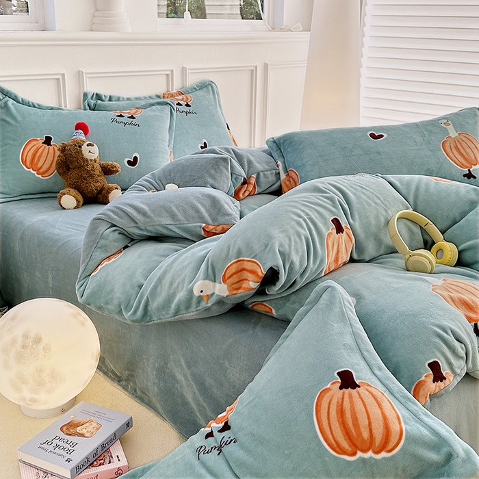 91家纺网 家纺一手货源 找家纺 家贝爱 2025新款A类牛奶绒印花四件套 南瓜派对