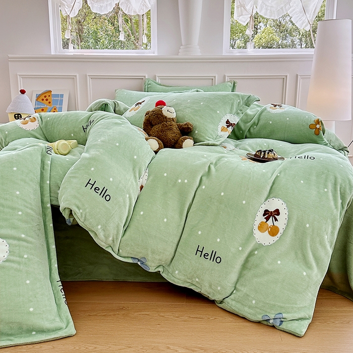 91家纺网 家纺一手货源 找家纺 家贝爱 2025新款A类牛奶绒印花四件套 波点樱桃