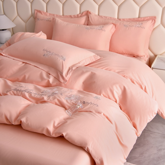 91家纺网 家纺一手货源 找家纺 江南春家纺 【柔-轻密】2025秋冬133x76高精密刺绣100%全棉四件套 【柔-轻密】春漫-果冻玉