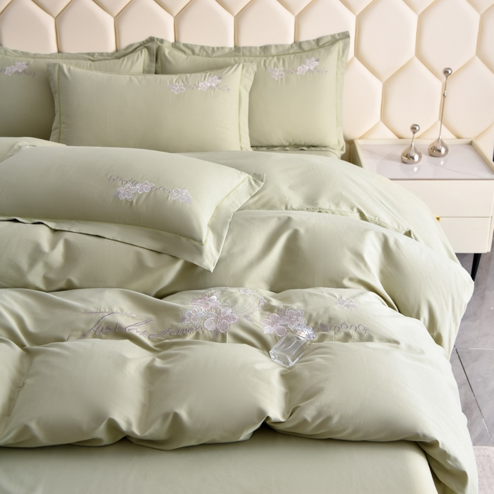 91家纺网 家纺一手货源 找家纺 江南春家纺 【柔-轻密】2025秋冬133x76高精密刺绣100%全棉四件套 【柔-轻密】春漫-梅子青