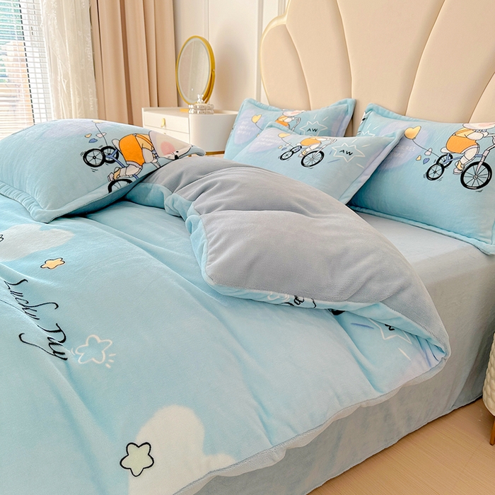 91家纺网 家纺一手货源 找家纺 家贝爱 2025新款A类牛奶绒印花四件套 哈喽小兔蓝