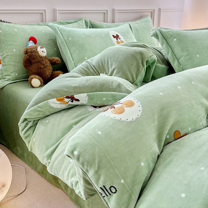 91家纺网 家纺一手货源 找家纺 家贝爱 2025新款A类牛奶绒印花四件套 波点樱桃