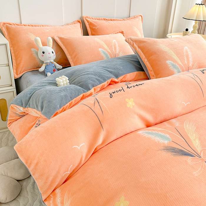 91家纺网 家纺一手货源 找家纺 家贝爱 2025新款A类牛奶绒印花四件套 情人草-桔