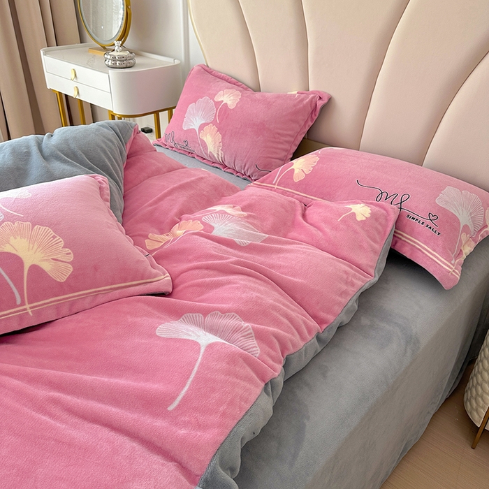 91家纺网 家纺一手货源 找家纺 家贝爱 2025新款A类牛奶绒印花四件套 叶叶丝语豆沙