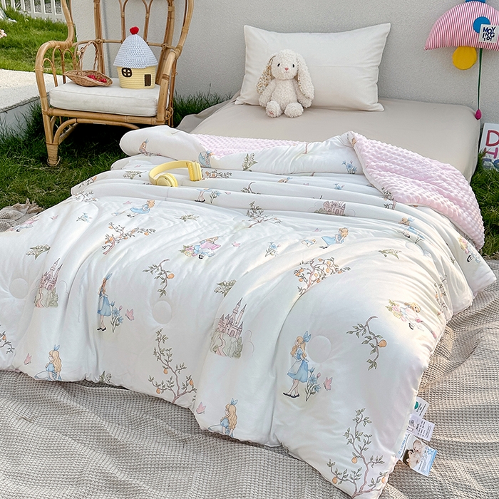 91家纺网 家纺一手货源 找家纺 小芽家居 2025新款儿童豆豆被被子被芯 仙踪漫游