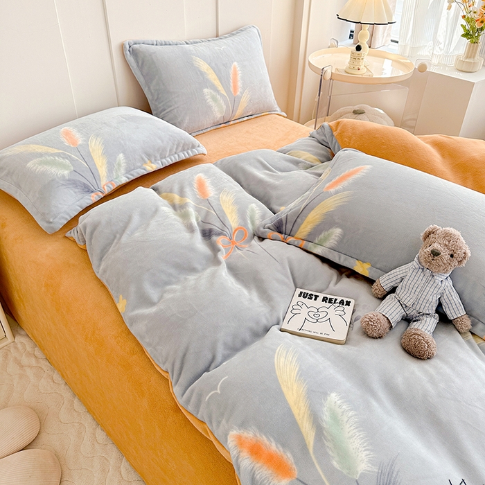 91家纺网 家纺一手货源 找家纺 家贝爱 2025新款A类牛奶绒印花四件套 情人草-灰