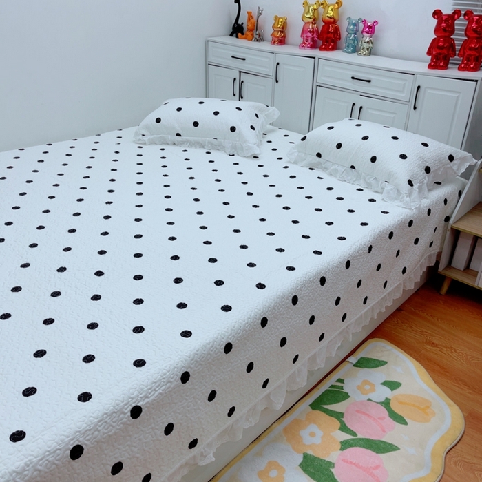 91家纺网 家纺一手货源 找家纺 暖居 2025新款纯棉绗缝夹棉榻榻米支持定制防滑全棉印花小碎花农村大炕盖三件套系列 波点白