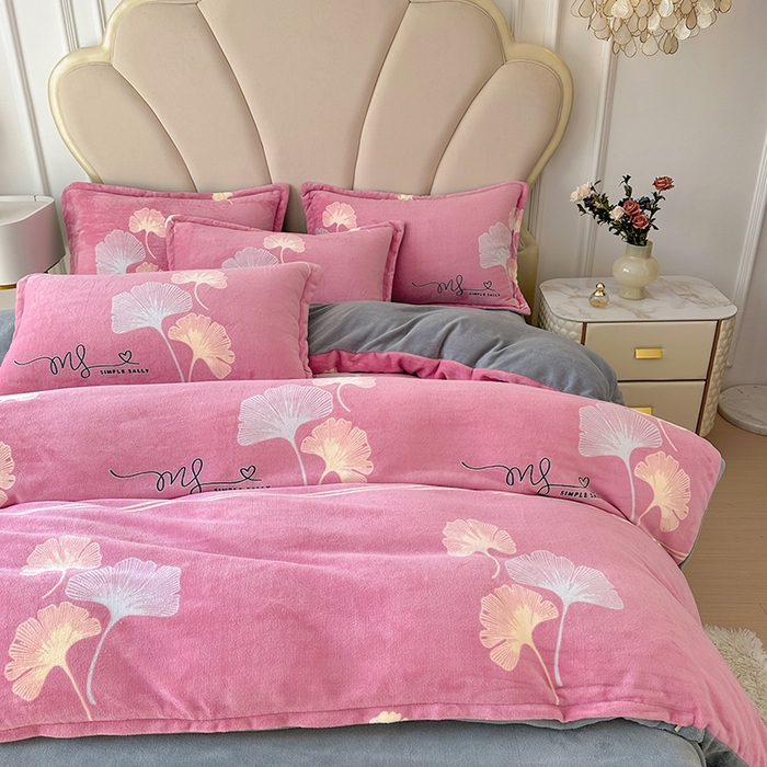 91家纺网 家纺一手货源 找家纺 家贝爱 2025新款A类牛奶绒印花四件套 叶叶丝语豆沙