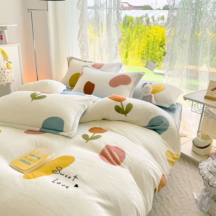 91家纺网 家纺一手货源 找家纺 家贝爱 2025新款A类牛奶绒印花四件套 满城春色