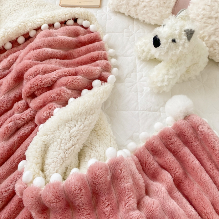 91家纺网 家纺一手货源 找家纺 潮邦创意家居 2025新款宽条球毯大抽条配羊羔绒立体工艺绒毯毛毯盖毯 宽条球毯豆沙