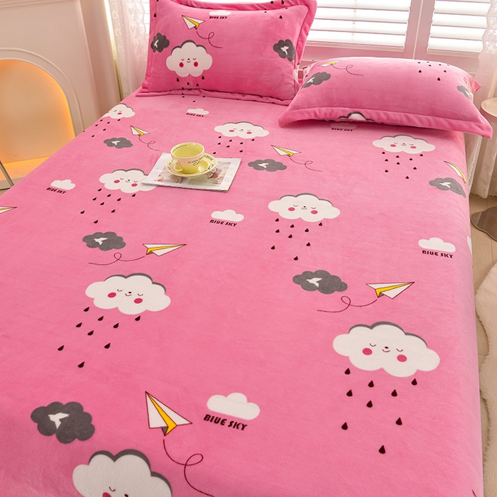 91家纺网 家纺一手货源 找家纺 圣楚家纺 2025新款牛奶绒床笠 甜美约定