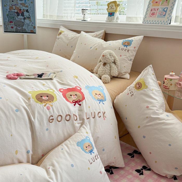 91家纺网 家纺一手货源 找家纺 慕尚家纺 2025新款全棉印花毛巾绣工艺款四件套 钟情与你