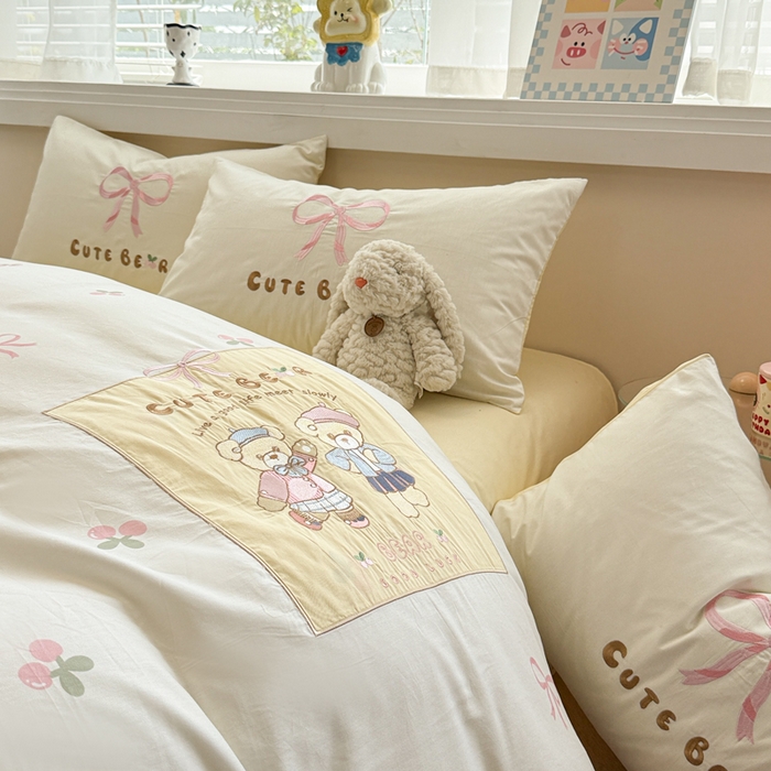 91家纺网 家纺一手货源 找家纺 慕尚家纺 2025新款全棉印花毛巾绣工艺款四件套 小熊派对