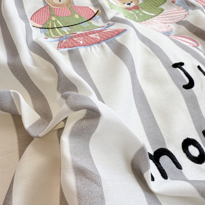 91家纺网 家纺一手货源 找家纺 慕尚家纺 2025新款全棉印花毛巾绣工艺款四件套 熊熊马戏团