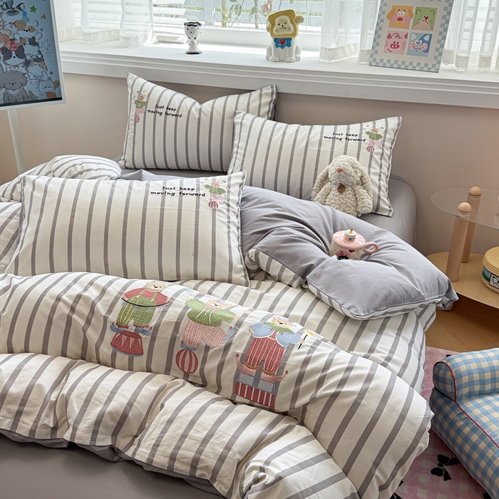 91家纺网 家纺一手货源 找家纺 慕尚家纺 2025新款全棉印花毛巾绣工艺款四件套 熊熊马戏团