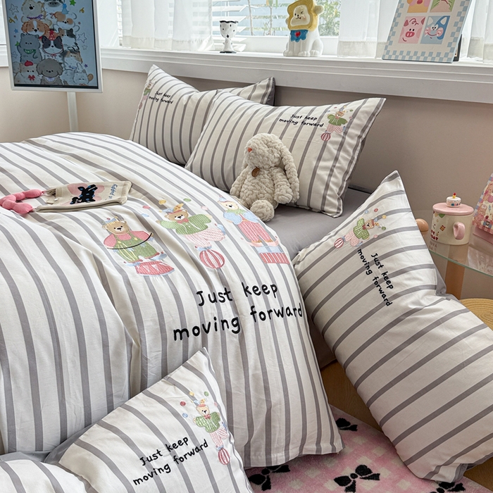 91家纺网 家纺一手货源 找家纺 慕尚家纺 2025新款全棉印花毛巾绣工艺款四件套 熊熊马戏团