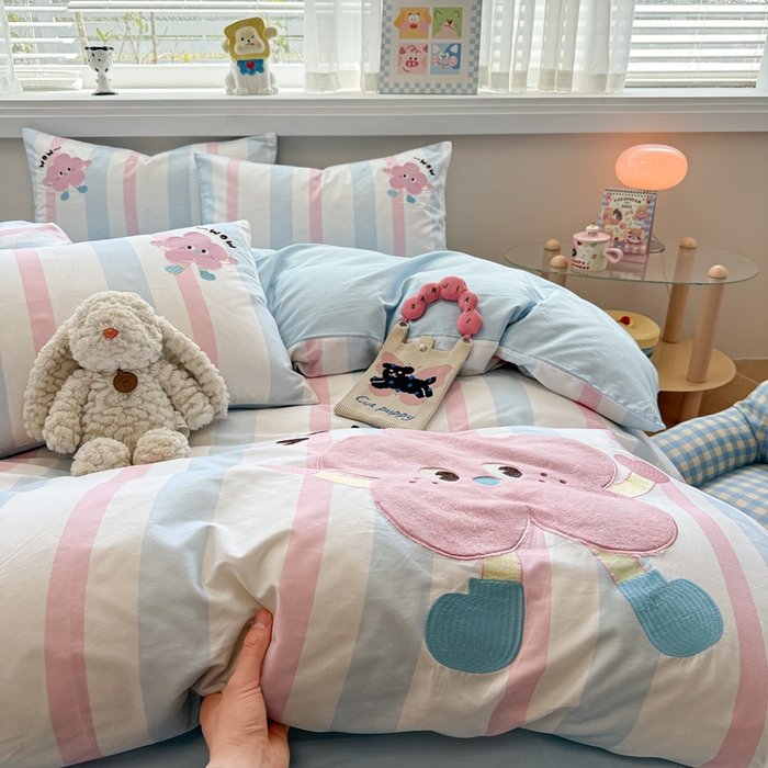 91家纺网 家纺一手货源 找家纺 慕尚家纺 2025新款全棉印花毛巾绣工艺款四件套 卡哇伊