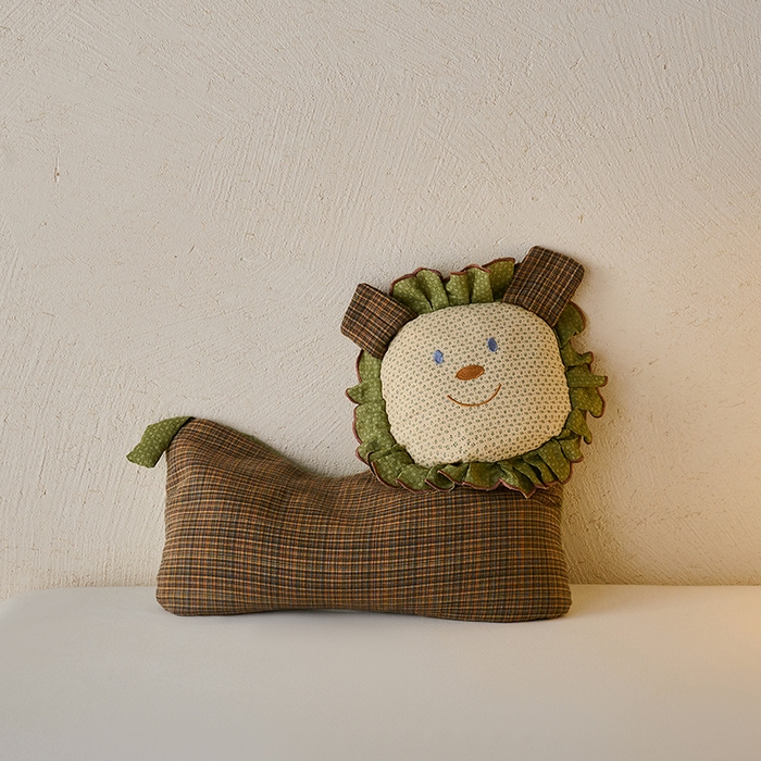 91家纺网 家纺一手货源 找家纺 （总）明星枕业 2025新款纯棉儿童卡通小狮子荞麦壳枕学生枕芯便携办公室沙发午睡枕枕头