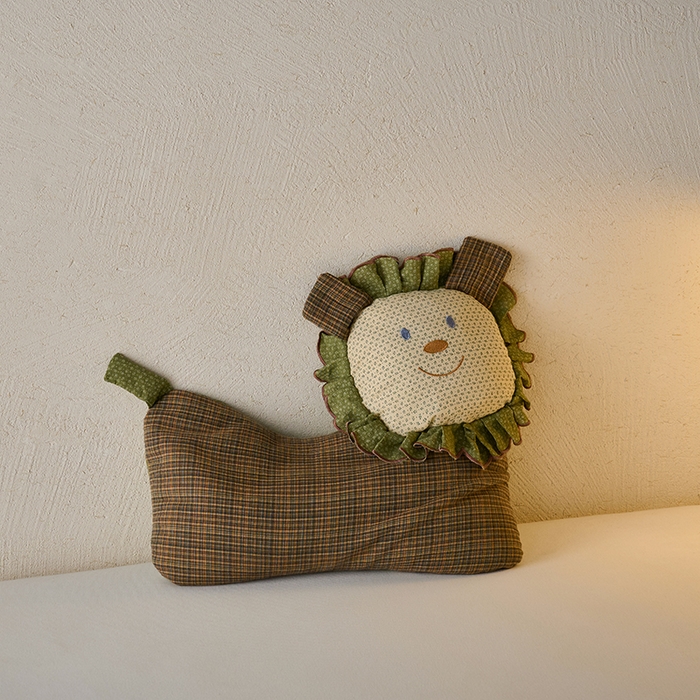 91家纺网 家纺一手货源 找家纺 （总）明星枕业 2025新款纯棉儿童卡通小狮子荞麦壳枕学生枕芯便携办公室沙发午睡枕枕头