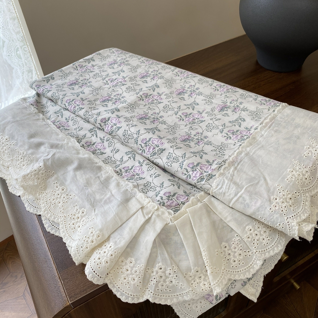 91家纺网 家纺一手货源 找家纺 奈萝家纺 2025新款13372全棉法式大花边床盖被套四件套 艾薇