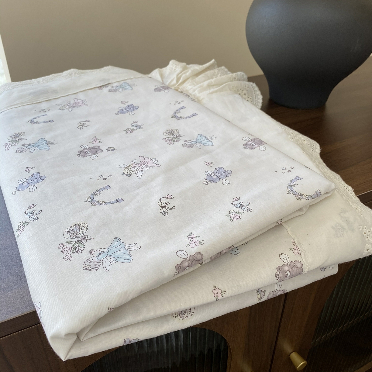 91家纺网 家纺一手货源 找家纺 奈萝家纺 2025新款13372全棉法式大花边床盖被套四件套 天使安琪