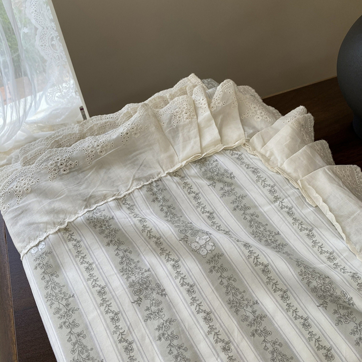 91家纺网 家纺一手货源 找家纺 奈萝家纺 2025新款13372全棉法式大花边床盖被套四件套 唐顿小熊