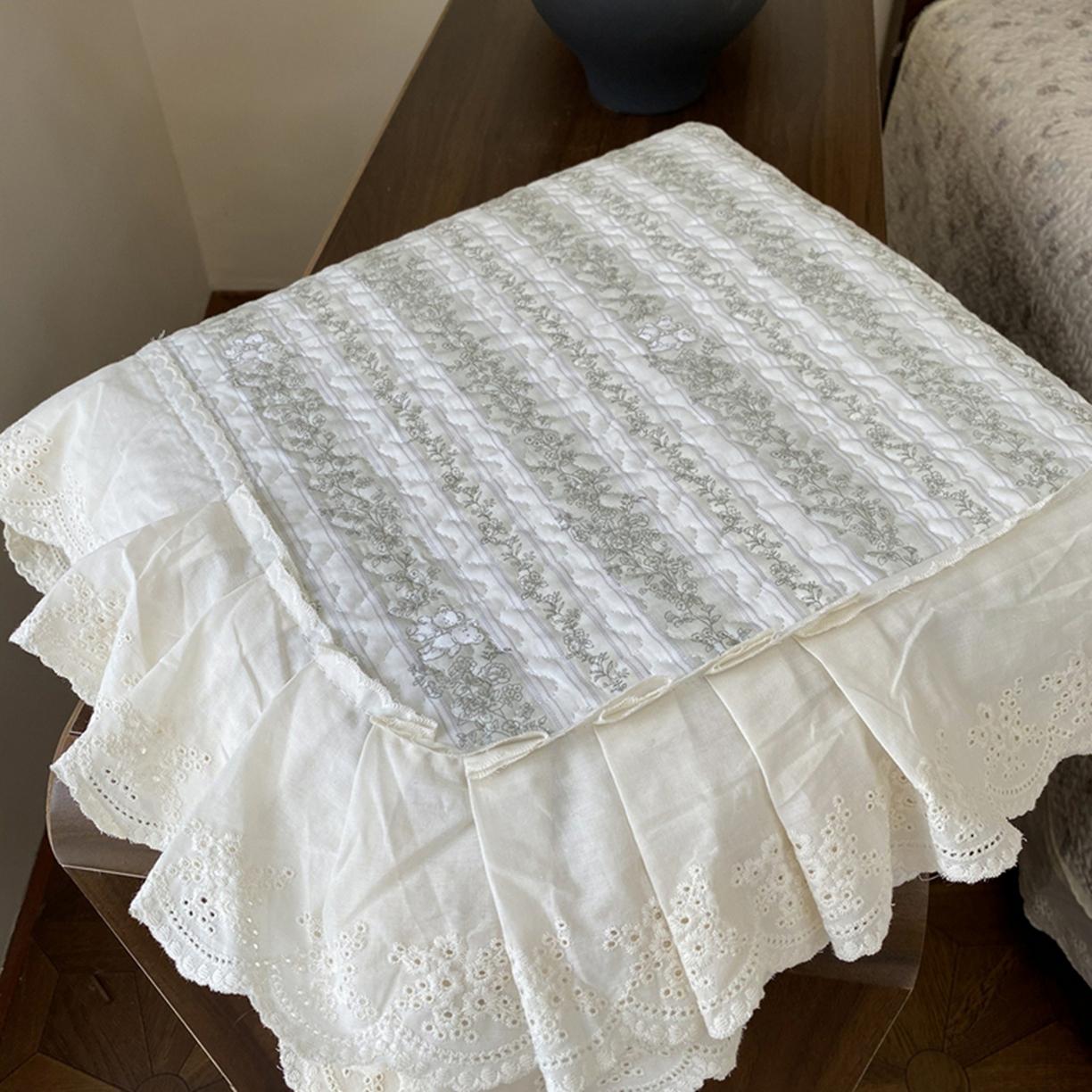 91家纺网 家纺一手货源 找家纺 奈萝家纺 2025新款13372全棉法式大花边床盖被套四件套 唐顿小熊