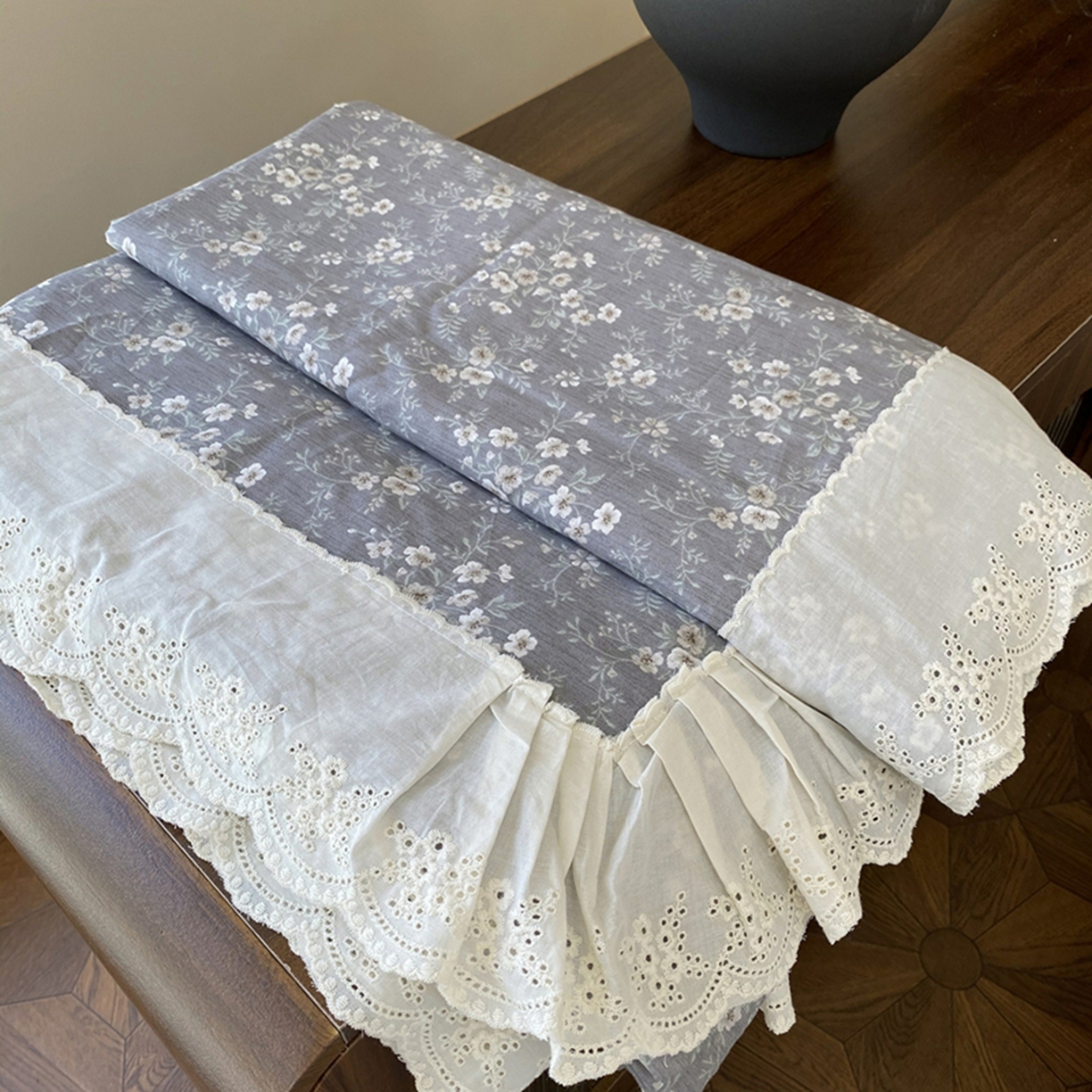 91家纺网 家纺一手货源 找家纺 奈萝家纺 2025新款13372全棉法式大花边床盖被套四件套 塞纳河畔